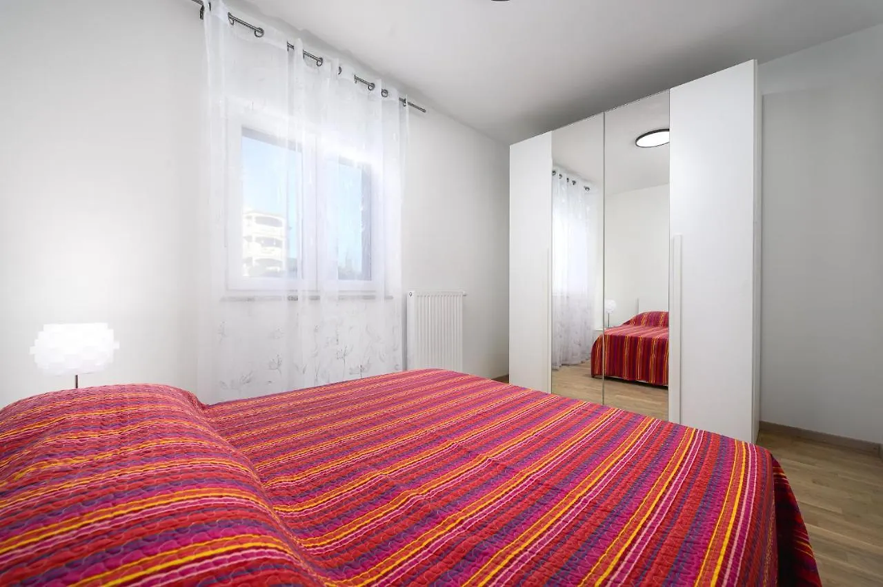Stancija Amorozo 5 Poreč Apartment