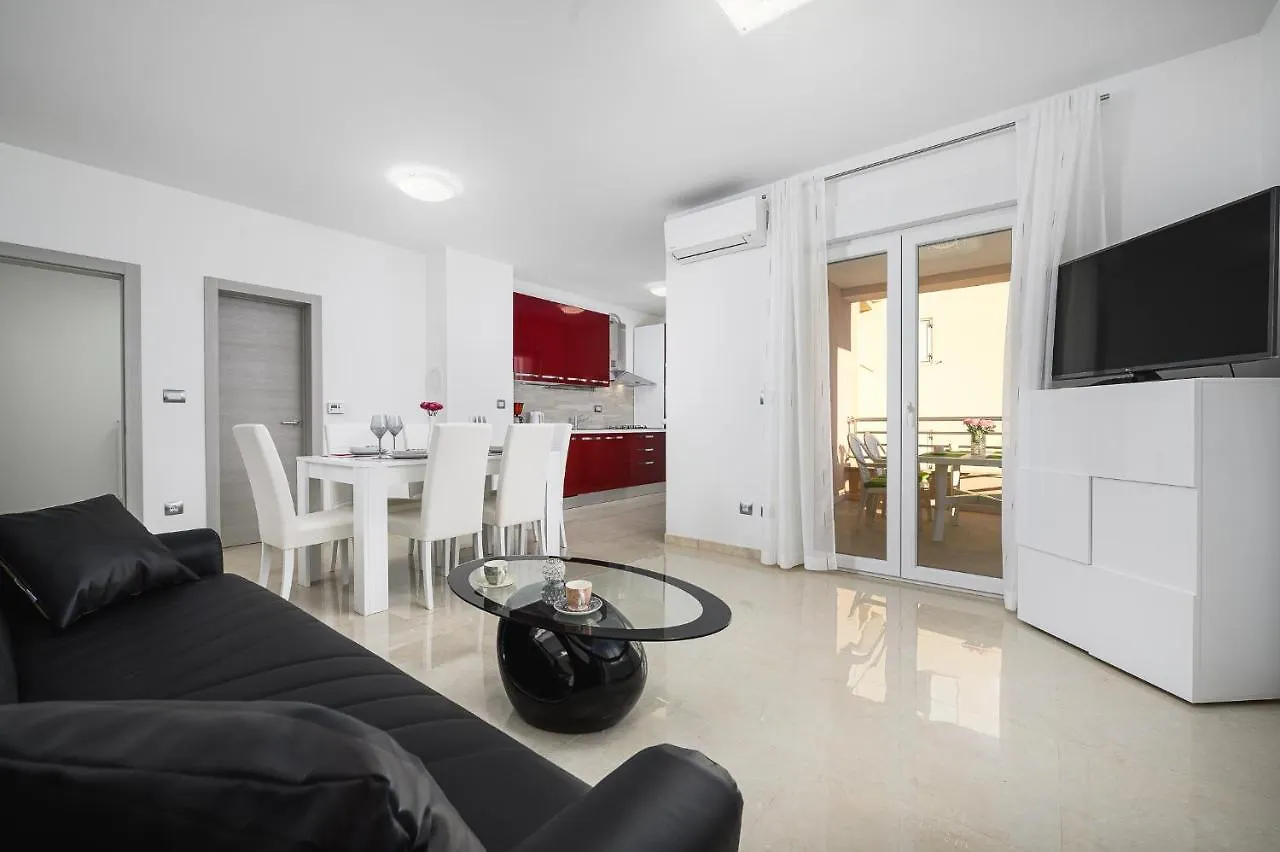 Stancija Amorozo 5 Porec Apartment