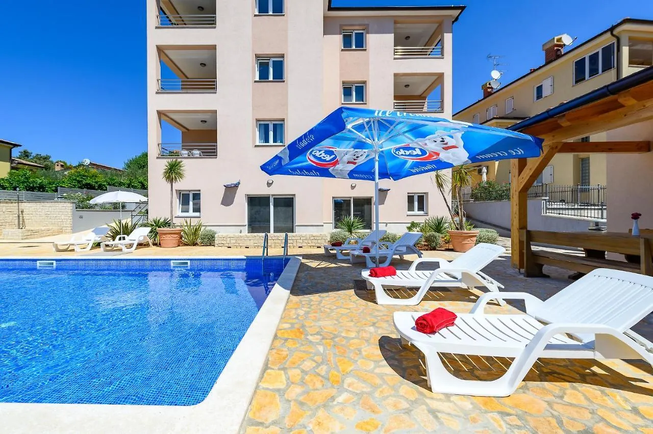 Stancija Amorozo 5 Porec Apartment