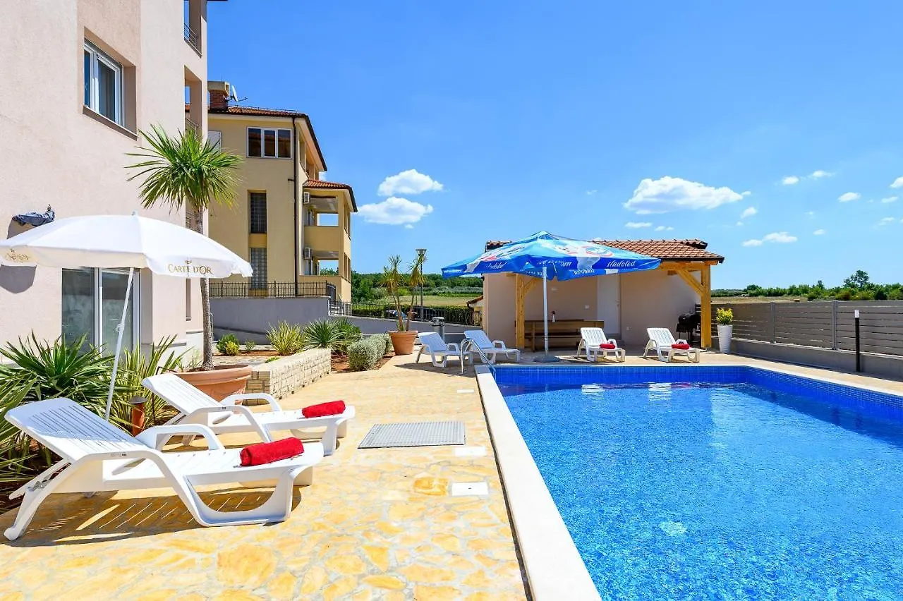 Stancija Amorozo 5 Porec