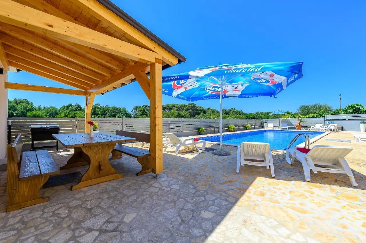 Stancija Amorozo 5 Porec Apartment