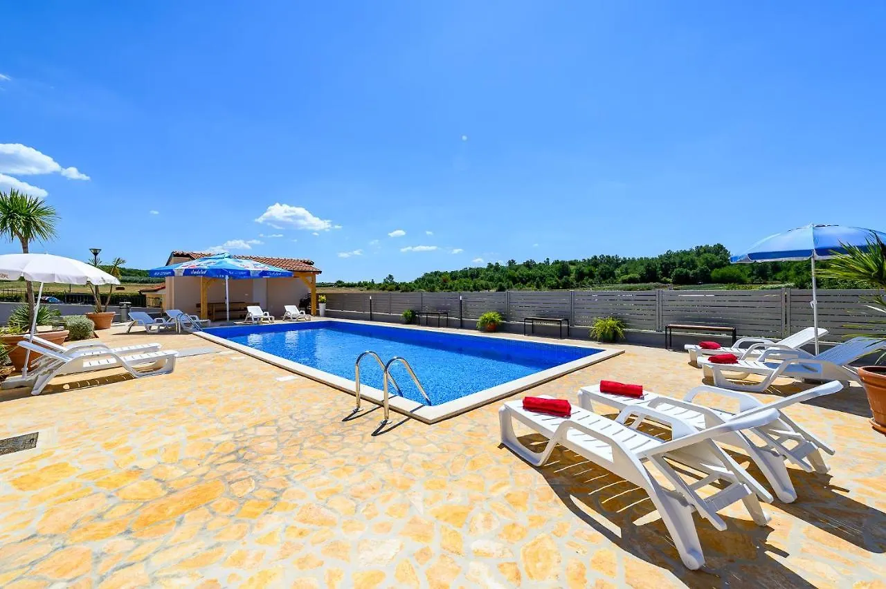 Stancija Amorozo 5 Porec